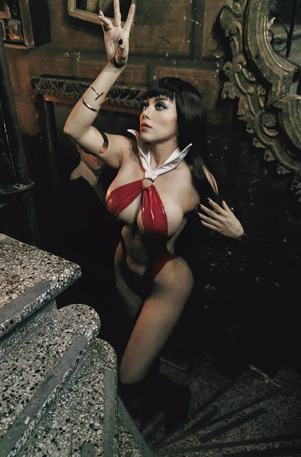 DYNAMITE COMIC BOOK VAMPIRELLA #20 25 COPY LORRAINE COSPLAY VIRGIN INCV