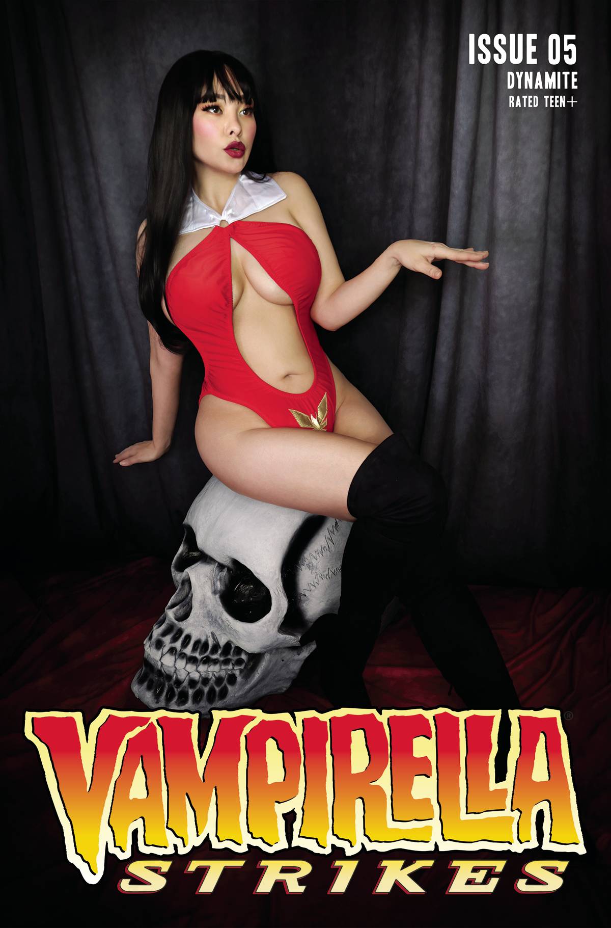 DYNAMITE COMIC BOOK VF/NM VAMPIRELLA STRIKES #5 CVR E COSPLAY